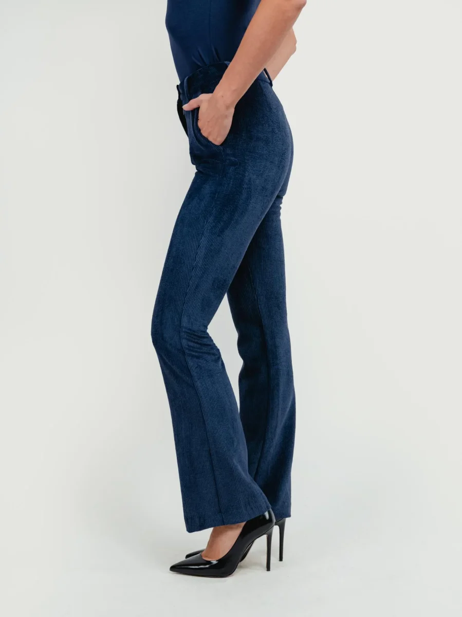 PANTALONE A ZAMPA IN VELLUTO A COSTE BLU - immagine 4