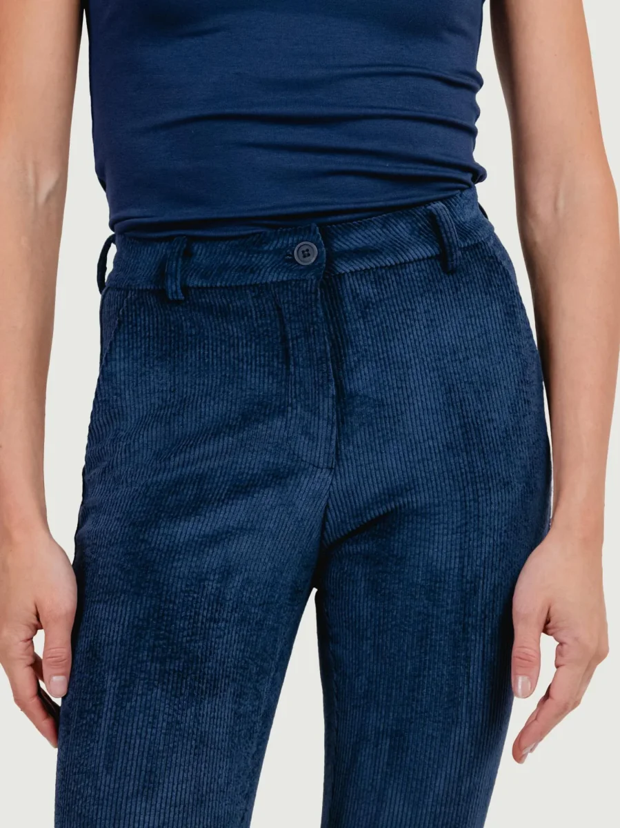 PANTALONE A ZAMPA IN VELLUTO A COSTE BLU - immagine 6