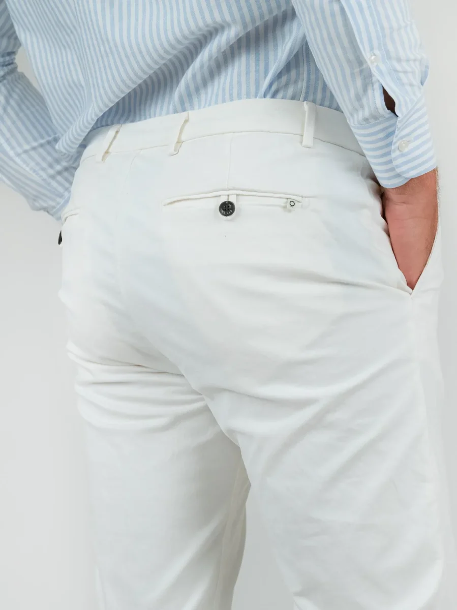 PANTALONE BIANCO CON TASCHE A FILO - immagine 5