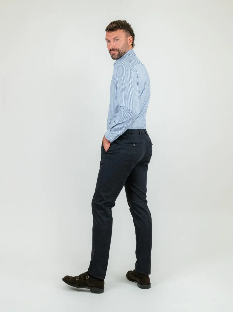 PANTALONE BLU CON TASCHE A FILO - immagine 4