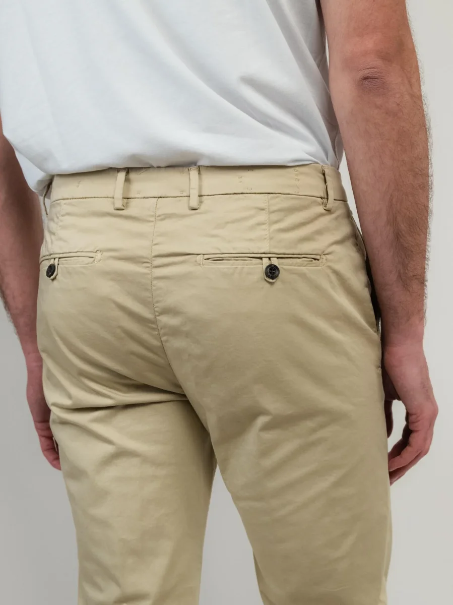 PANTALONE CHINOS IN COTONE BEIGE - immagine 7