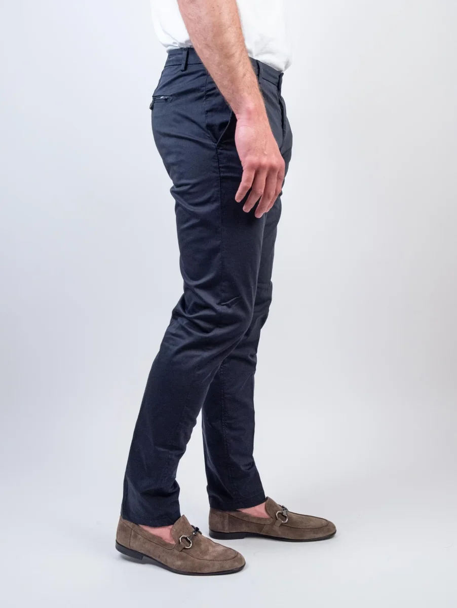 PANTALONE CHINOS IN COTONE BLU SCURO - immagine 3