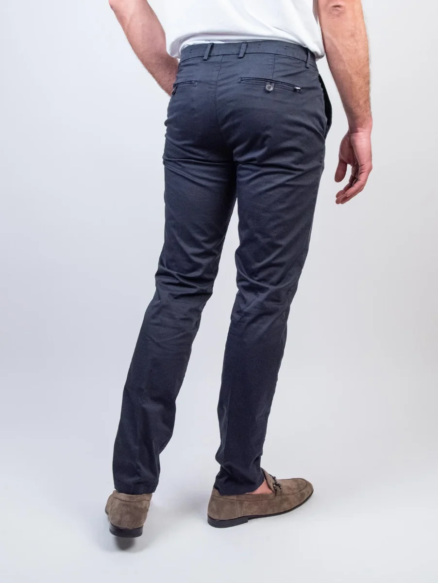 PANTALONE CHINOS IN COTONE BLU SCURO - immagine 4