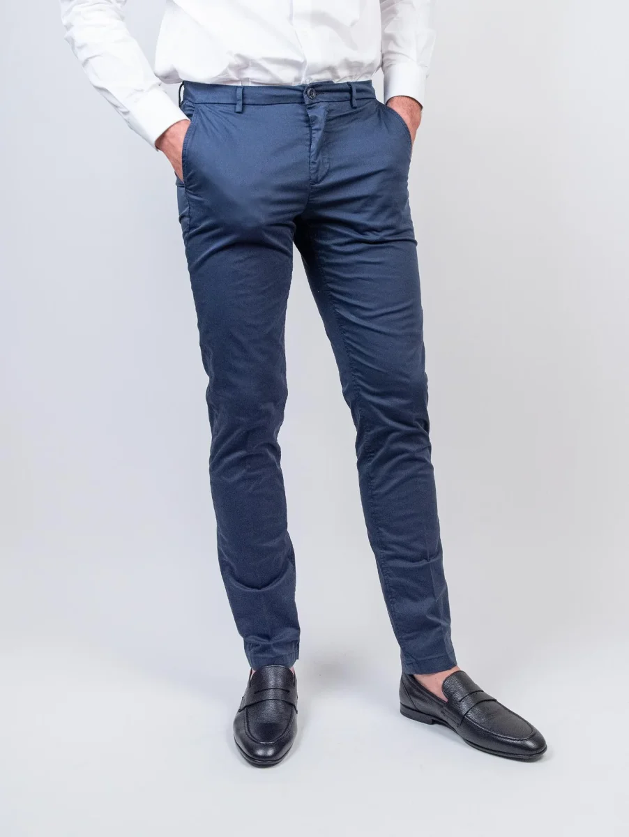 PANTALONE CHINOS IN COTONE COLOR BLU