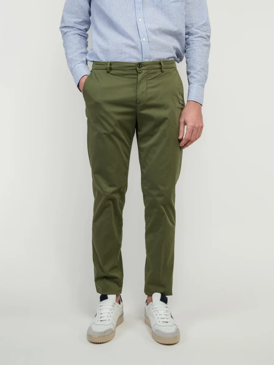 PANTALONE CHINOS IN COTONE VERDE MILITARE