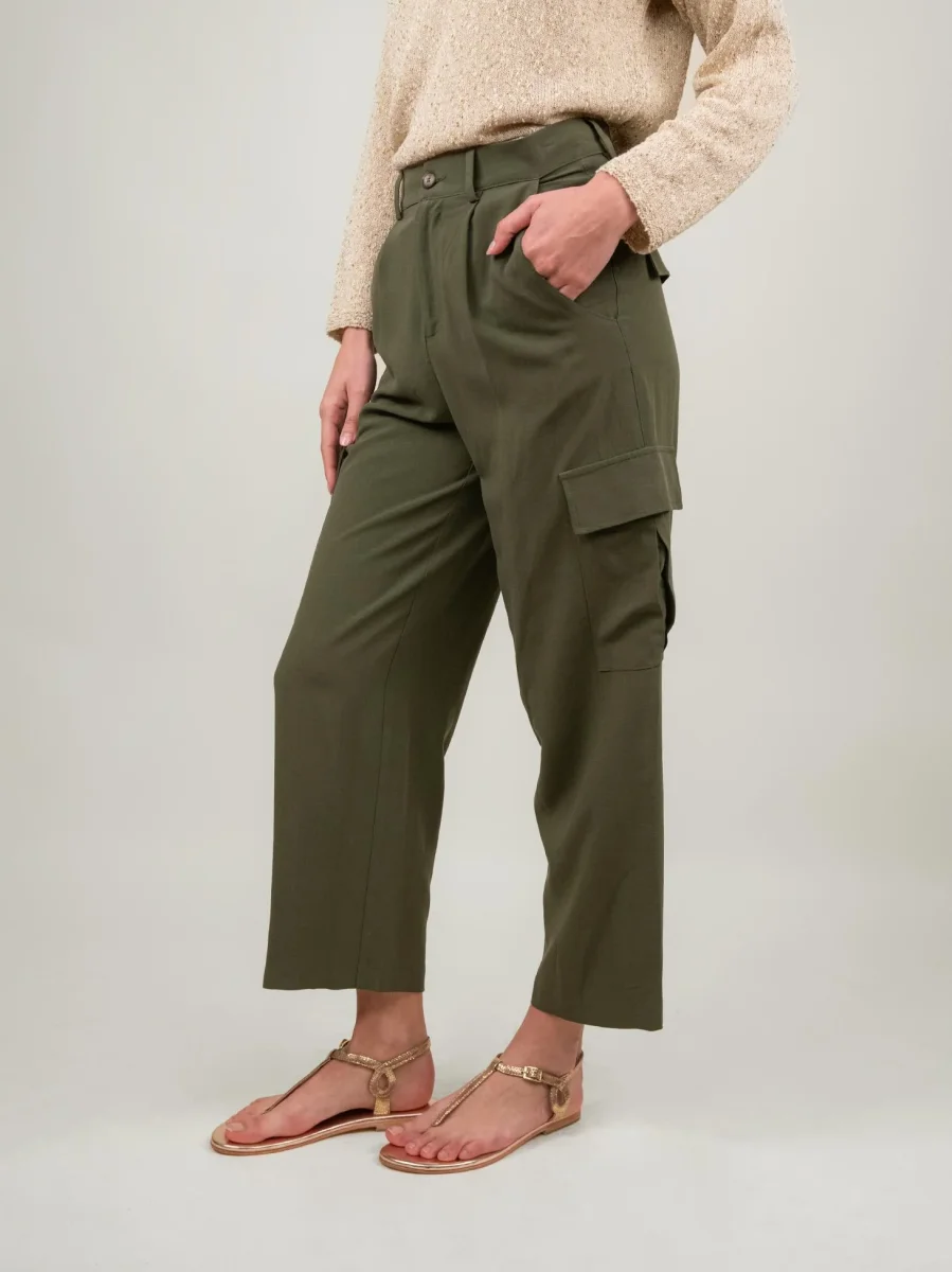 PANTALONE DRITTO STILE CARGO VERDE - immagine 3
