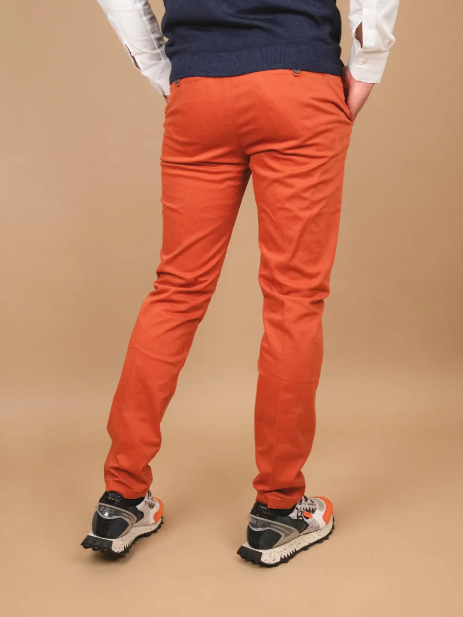 PANTALONE IN COTONE LISCIO MATTONE CON TASCA A FILO - immagine 5