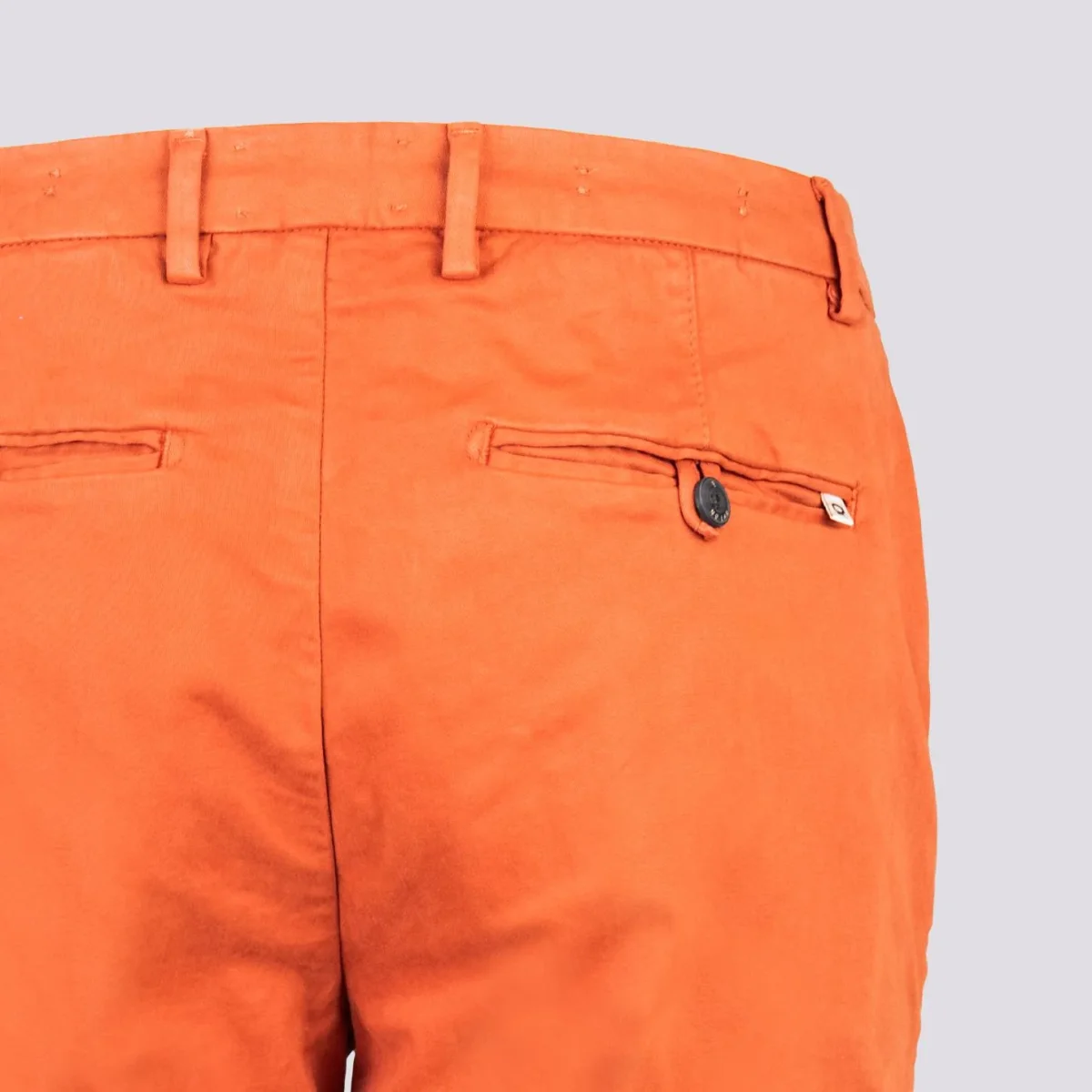 PANTALONE IN COTONE LISCIO MATTONE CON TASCA A FILO - immagine 8