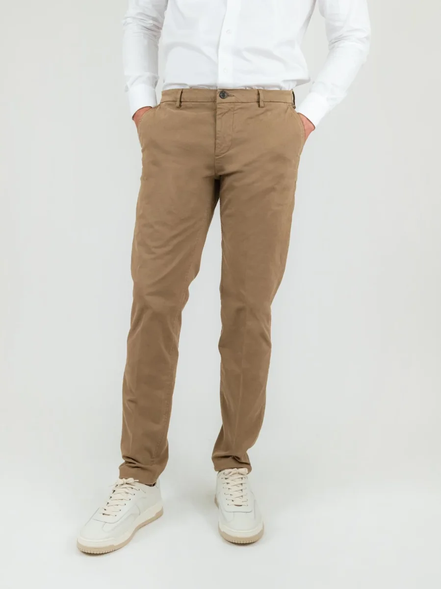 PANTALONE MARRONE CON TASCHE A FILO