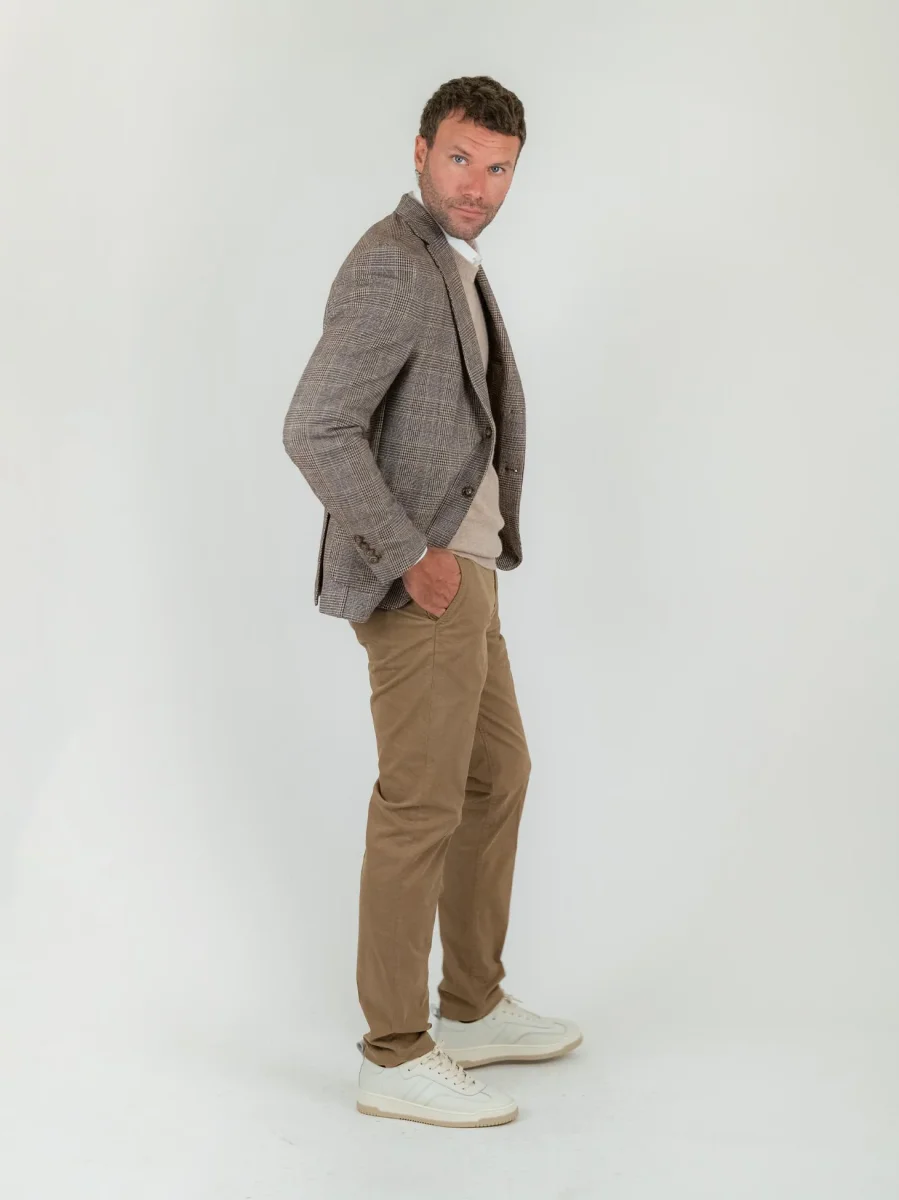 PANTALONE MARRONE CON TASCHE A FILO - immagine 3