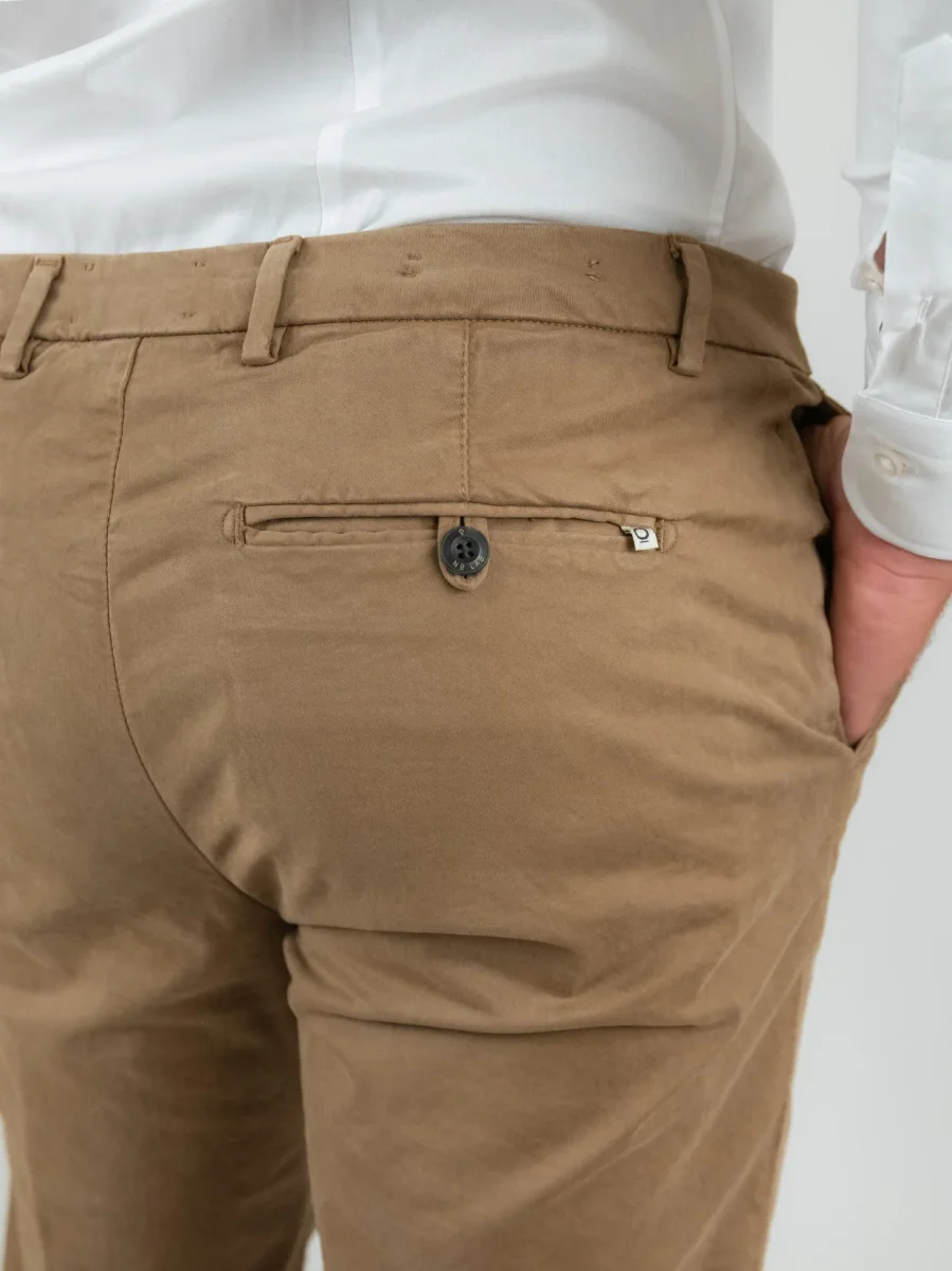 PANTALONE MARRONE CON TASCHE A FILO - immagine 5