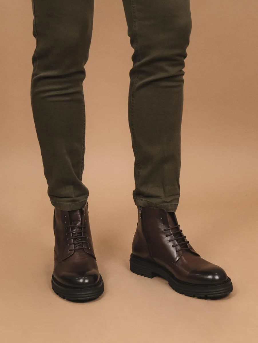 POLACCHINO STRINGATO IN PELLE SPALMATA MARRONE - immagine 5