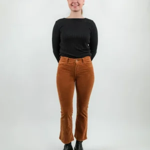 Pantalone cinque tasche a trombetta in velluto mattone