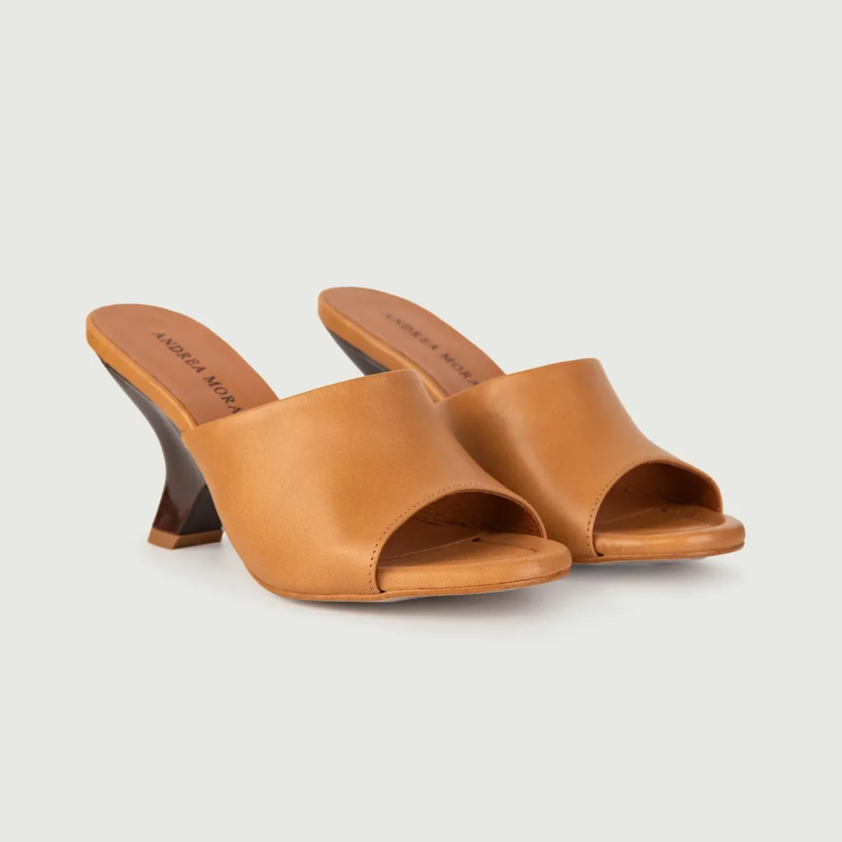 SABOT CON MAXI FASCIA IN PELLE CARAMELLO - immagine 3