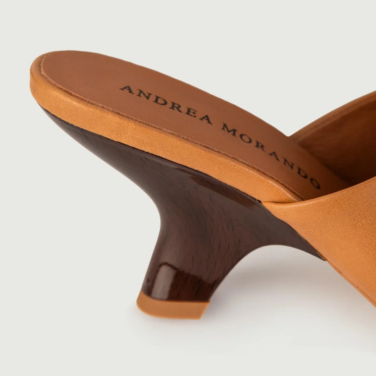 SABOT CON MAXI FASCIA IN PELLE CARAMELLO - immagine 6