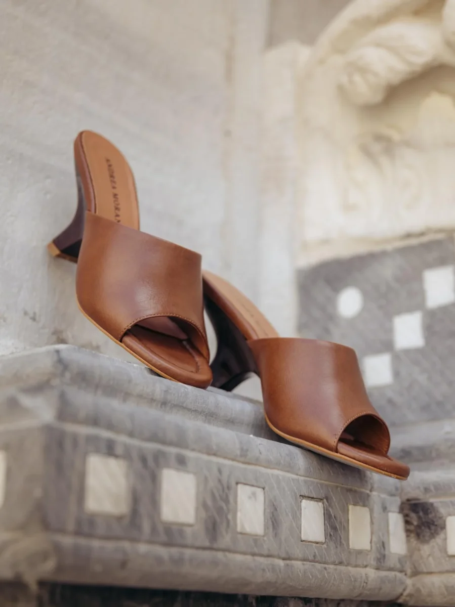 SABOT CON MAXI FASCIA IN PELLE MARRONE - immagine 7