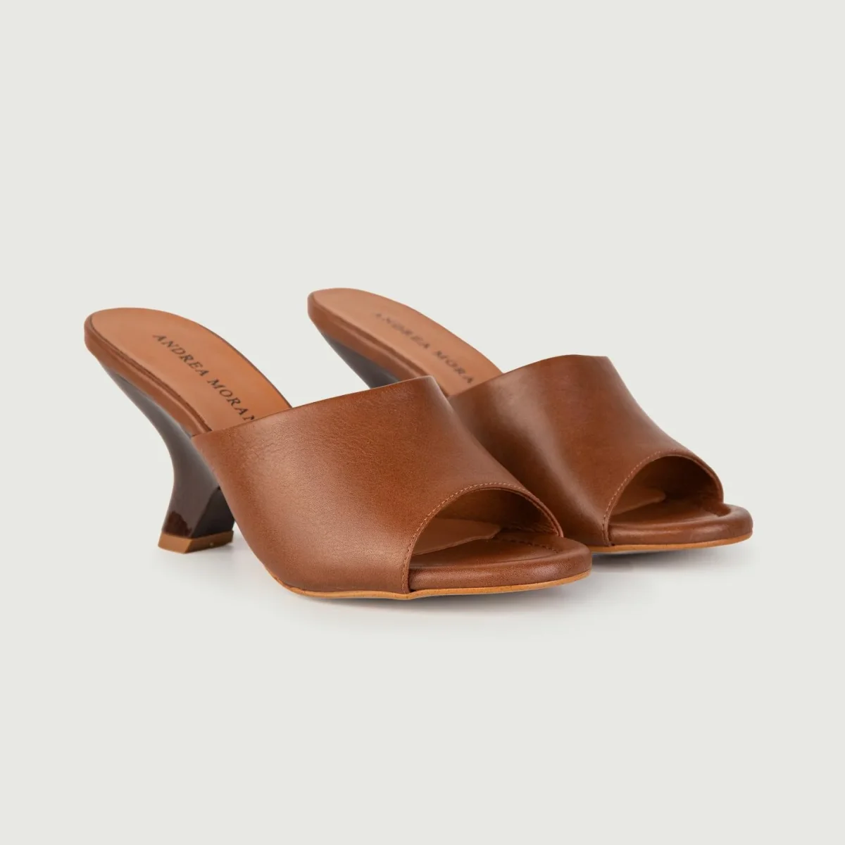 SABOT CON MAXI FASCIA IN PELLE MARRONE - immagine 3