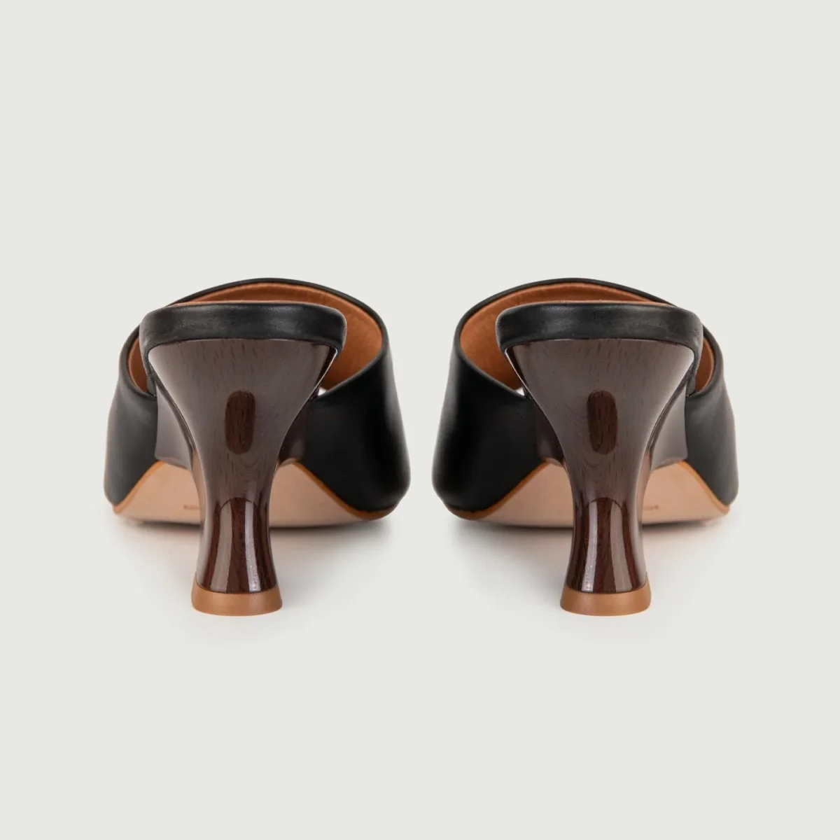 SABOT CON MAXI FASCIA IN PELLE NERA - immagine 4