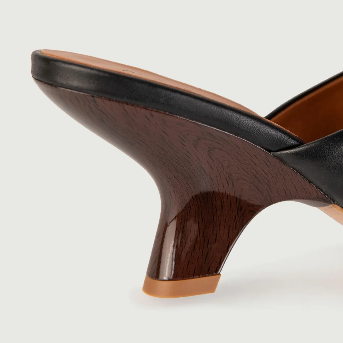 SABOT CON MAXI FASCIA IN PELLE NERA - immagine 6