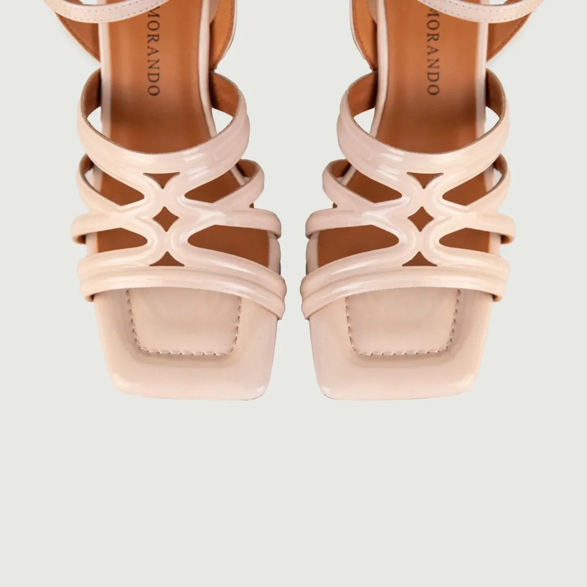 SANDALI CON TACCO IN VERNICE CIPRIA - immagine 5