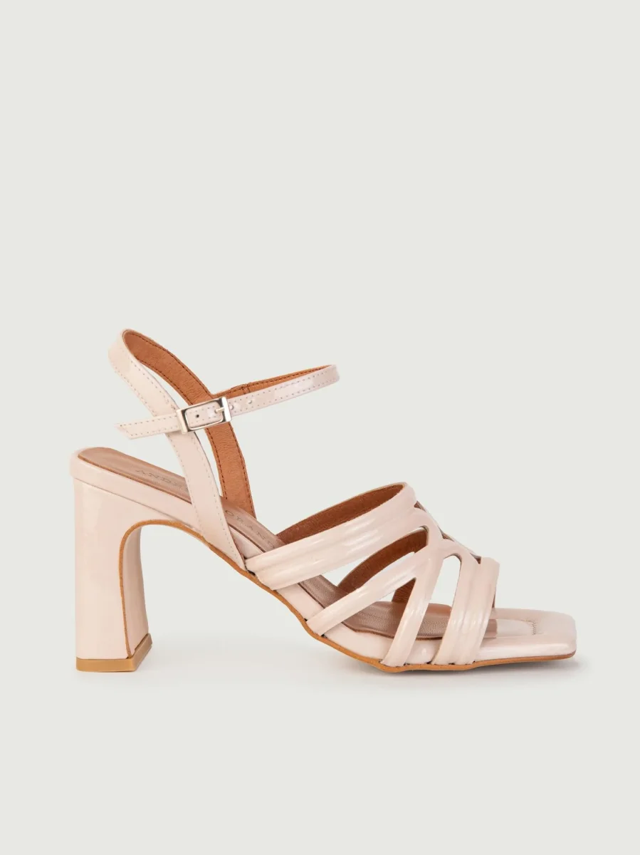 SANDALI CON TACCO IN VERNICE CIPRIA