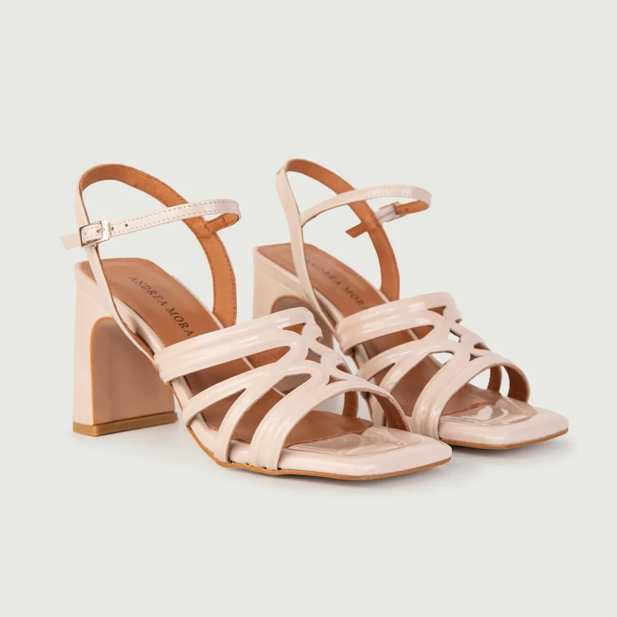 SANDALI CON TACCO IN VERNICE CIPRIA - immagine 3