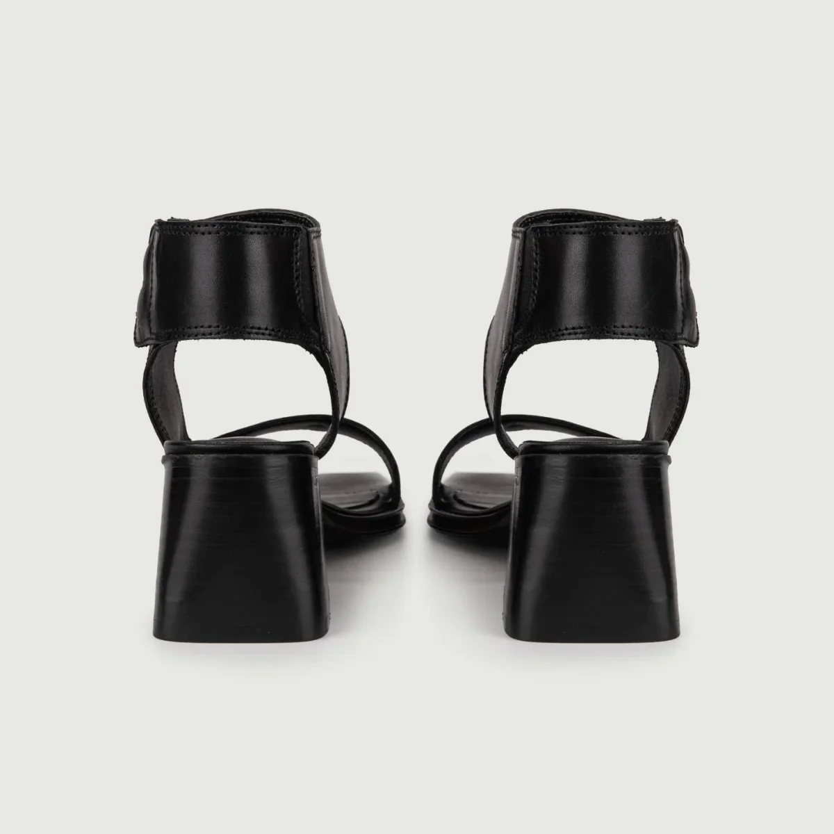 SANDALO CON CHIUSURA A BOTTONI E TACCO SQUADRATO - immagine 4