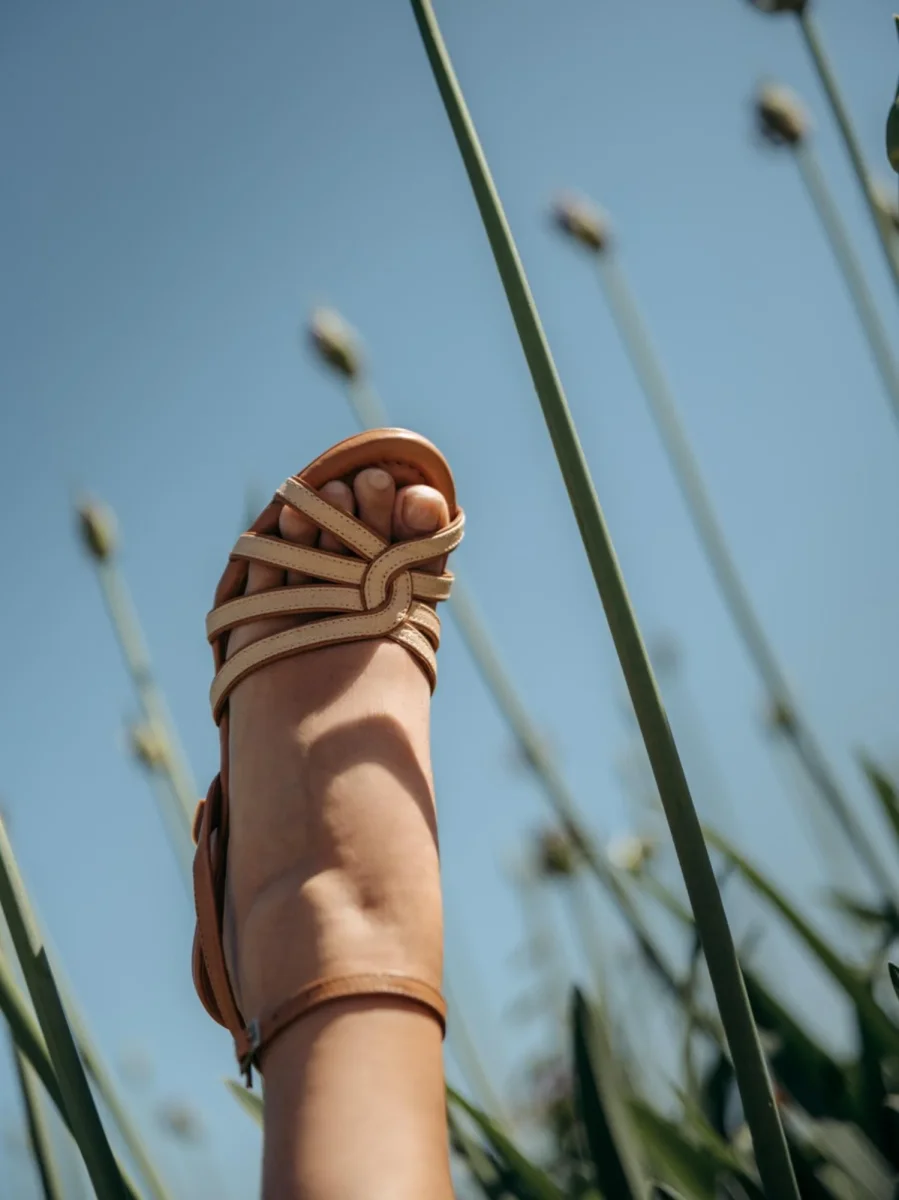 SANDALO CON LISTINI IN PELLE BEIGE E NERO - immagine 7