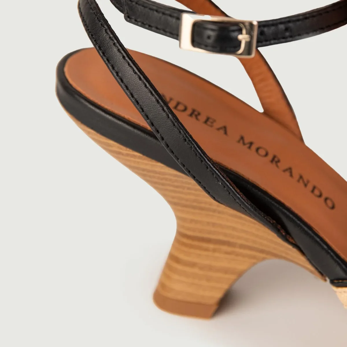 SANDALO CON LISTINI IN PELLE BEIGE E NERO - immagine 6