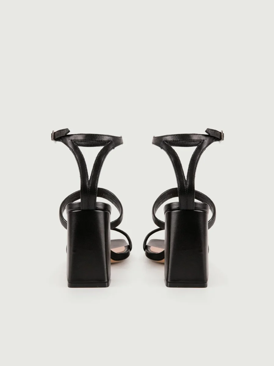 SANDALO CON TACCO IN PELLE NERO - immagine 4