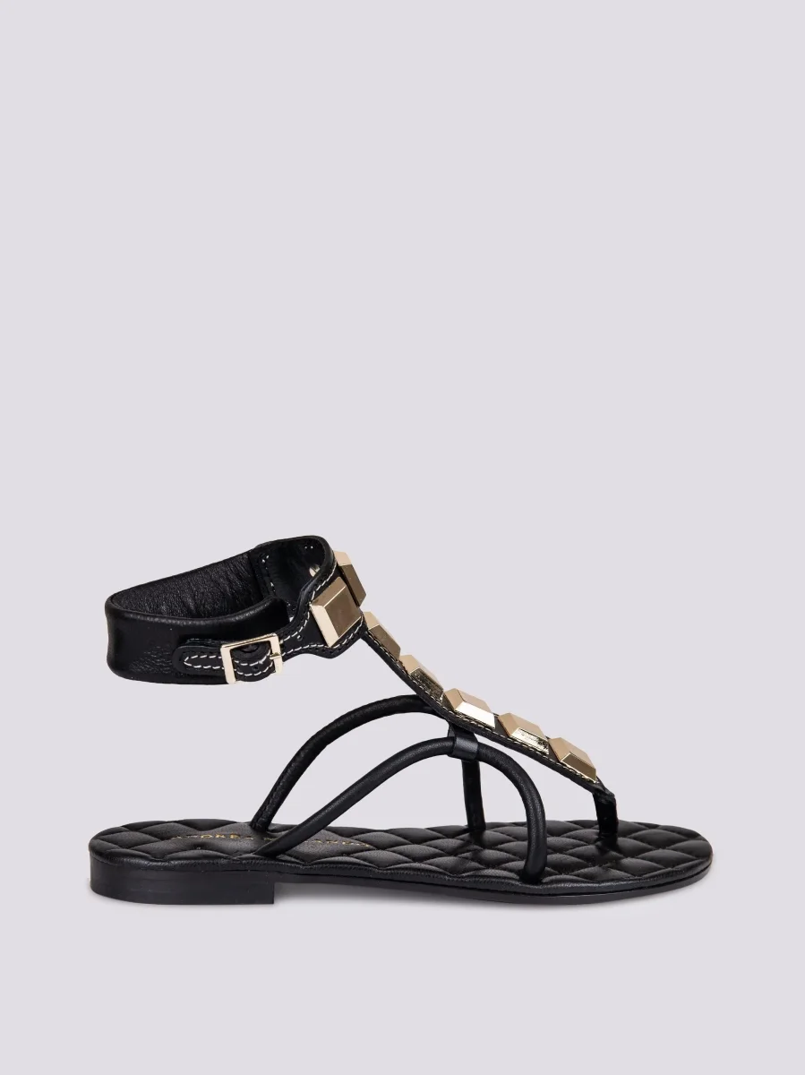 SANDALO INFRADITO CON BORCHIE