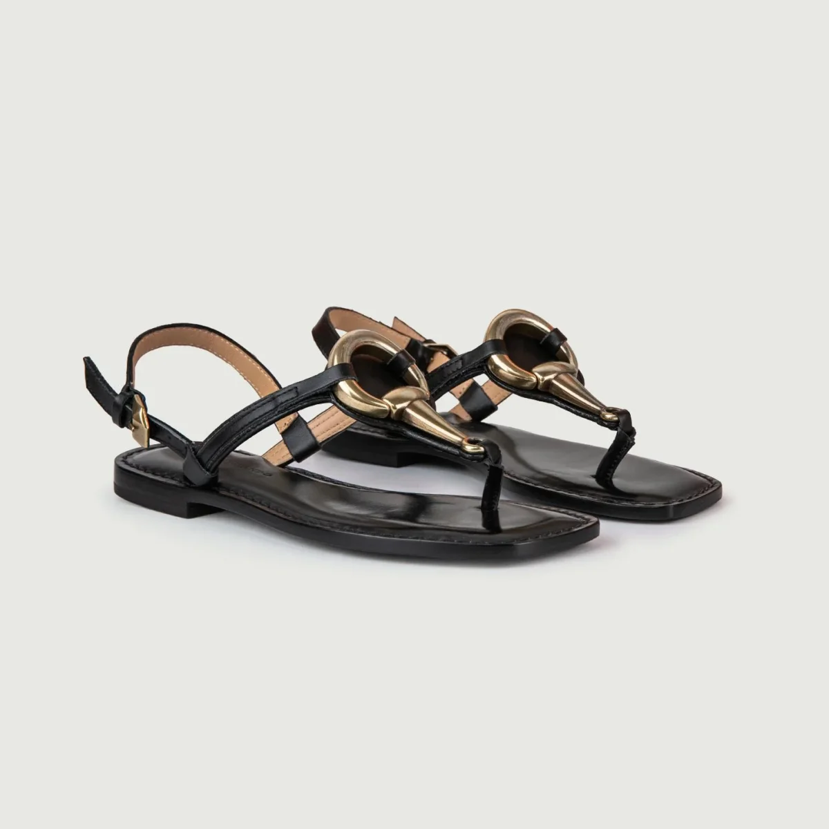SANDALO INFRADITO IN PELLE NERO CON DETTAGLIO DORATO - immagine 3