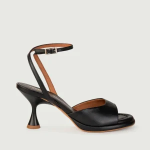 SANDALO IN PELLE NERA CON TACCO A ROCCHETTO