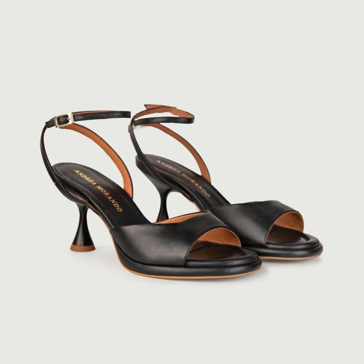 SANDALO IN PELLE NERA CON TACCO A ROCCHETTO - immagine 3