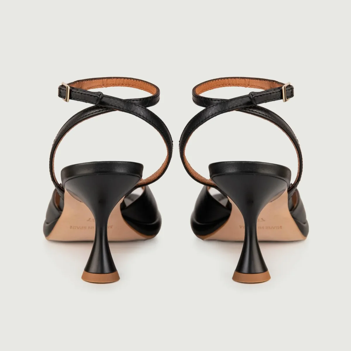 SANDALO IN PELLE NERA CON TACCO A ROCCHETTO - immagine 4