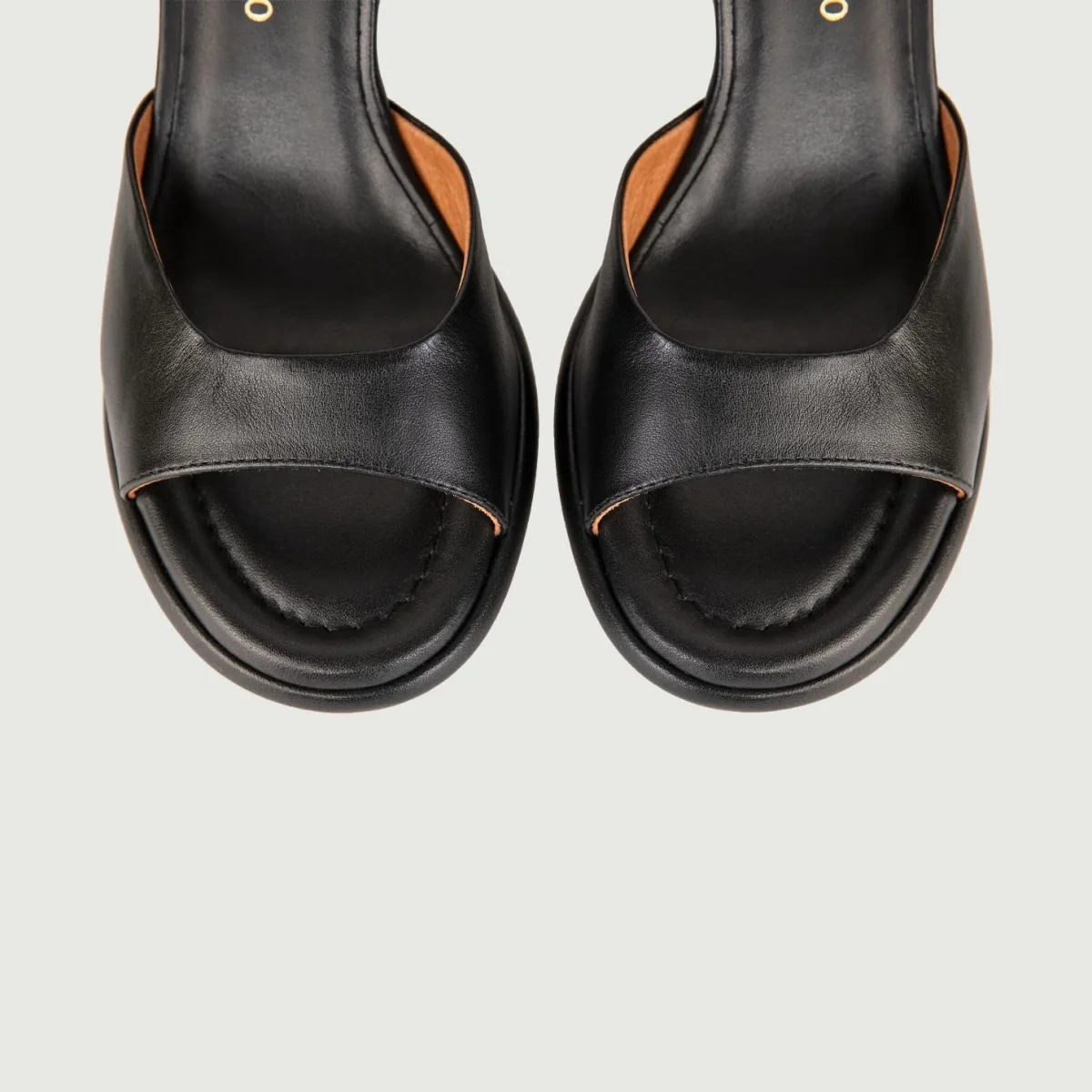 SANDALO IN PELLE NERA CON TACCO A ROCCHETTO - immagine 5