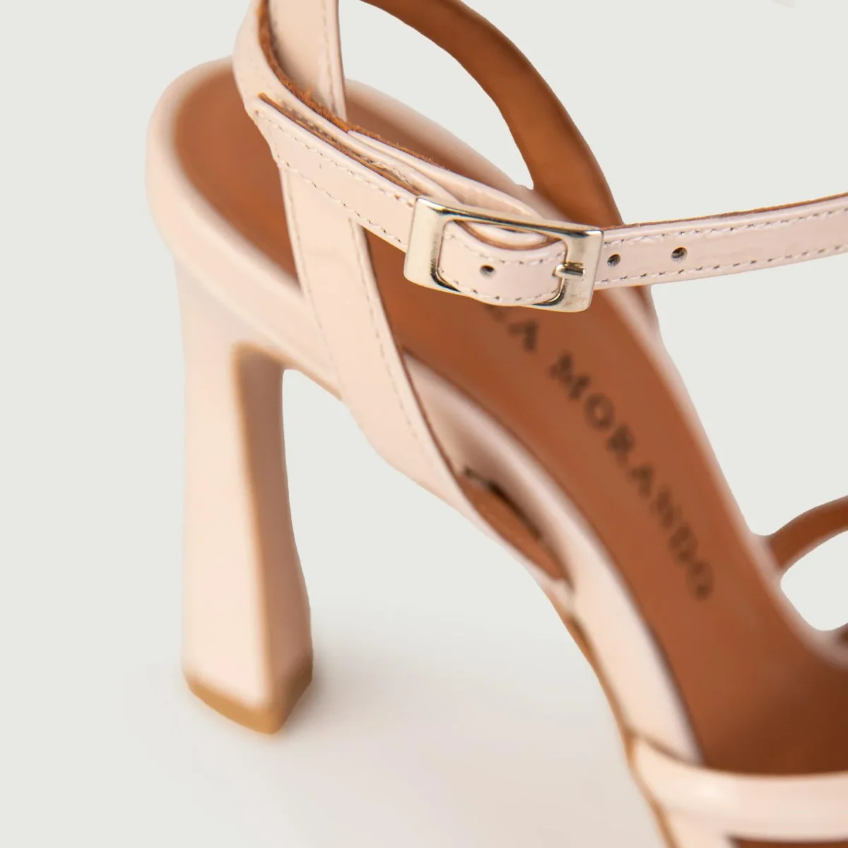 SANDALO IN VERNICE CIPRIA CON  LISTINI INTRECCIATI - immagine 6