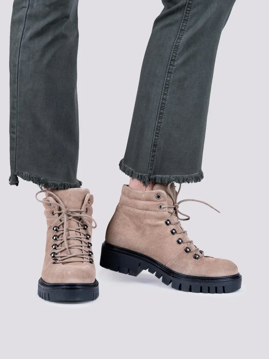 SCARPONCINO CON ALLACCIO TREKKING IN CAMOSCIO BEIGE - immagine 6