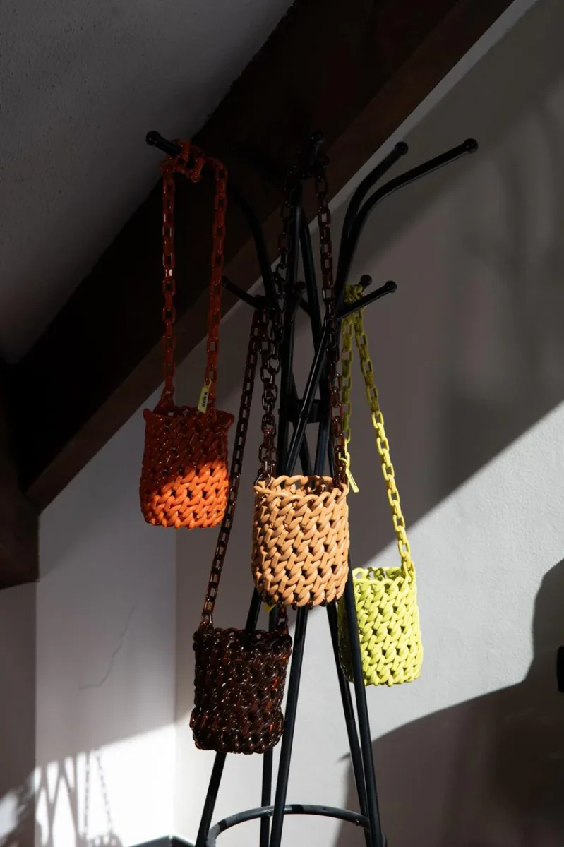 SECCHIELLO IN RESINA NERA "JAR" - immagine 7