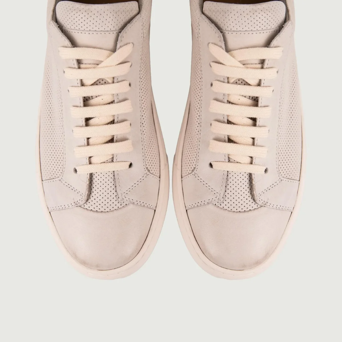 SNEAKER in pelle traforata beige effetto vintage - immagine 3