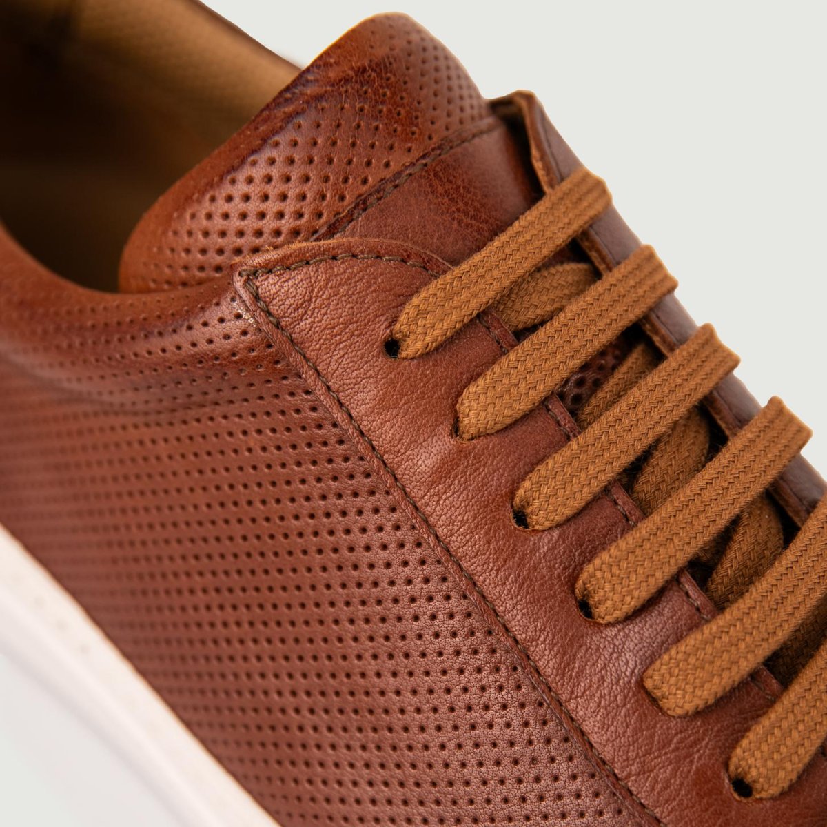 SNEAKER in pelle traforata cuoio effetto vintage - immagine 6