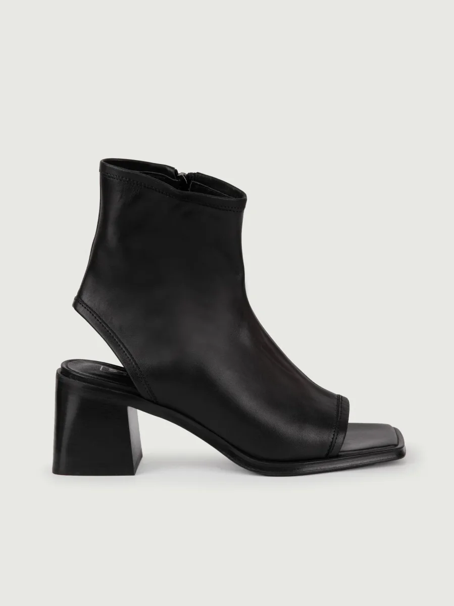 STIVALETTO CON PUNTA APERTA E TACCO SQUADRATO NERO