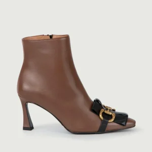 STIVALETTO IN PELLE MARRONE CON MORSETTO