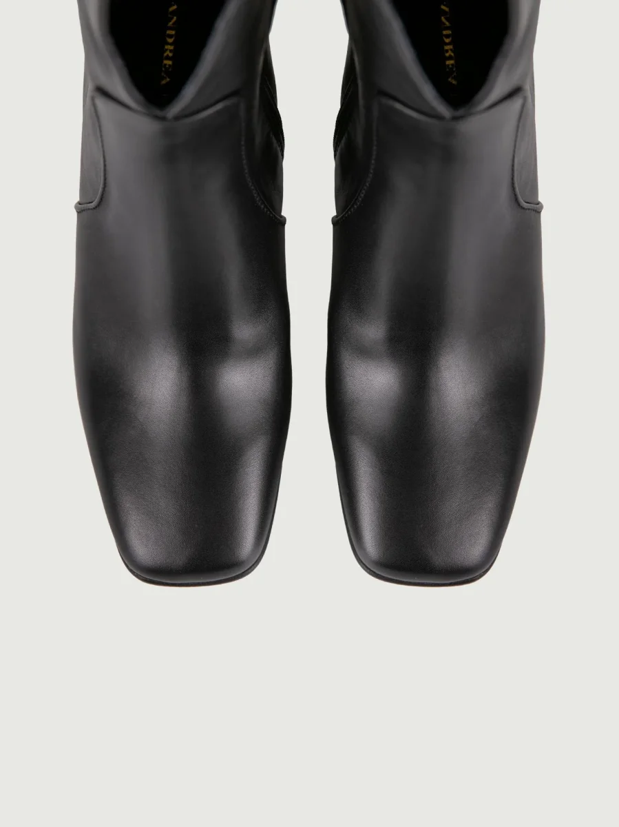 STIVALETTO IN PELLE NERA CON SCOLLO FRONTALE - immagine 4