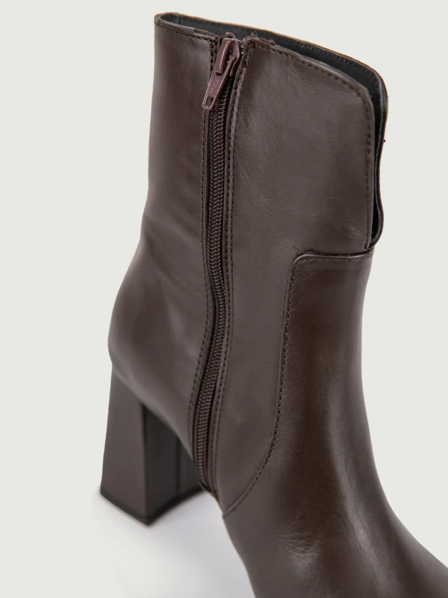 STIVALETTO IN PELLE TESTA MORO CON SCOLLO FRONTALE - immagine 6