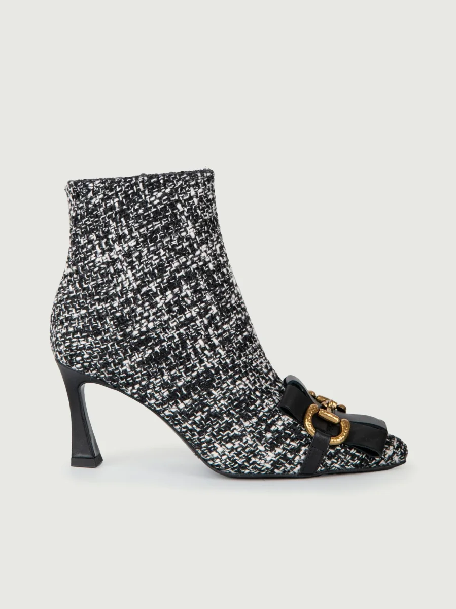 STIVALETTO IN TWEED NERO CON MORSETTO