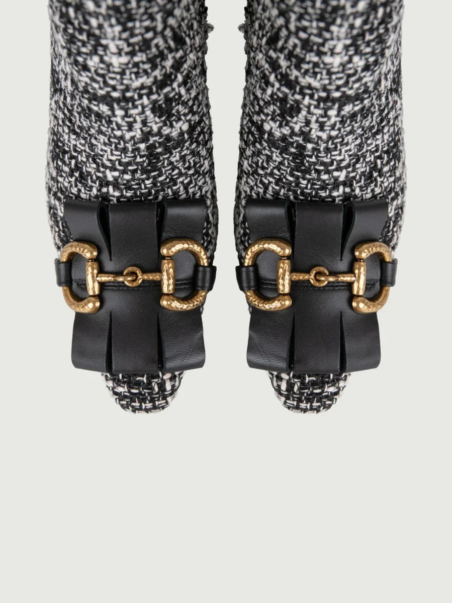 STIVALETTO IN TWEED NERO CON MORSETTO - immagine 5