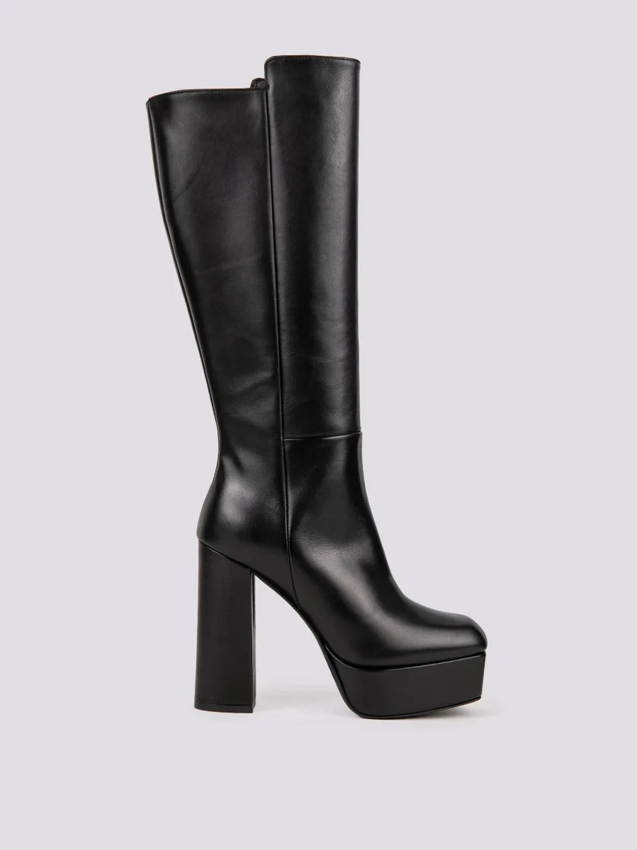 STIVALE ALTO CON PLATEAU FRONTALE IN PELLE NERA