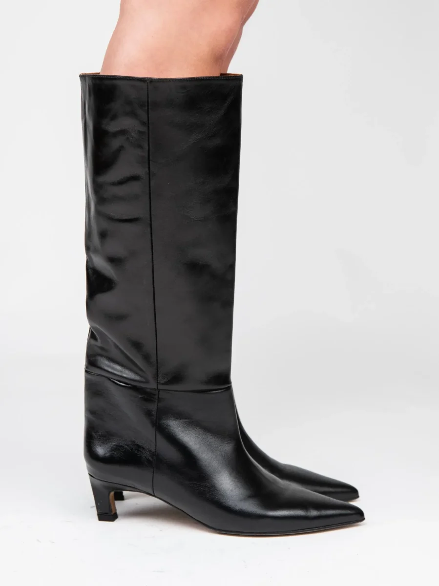 STIVALE A PUNTA IN PELLE NERA - immagine 7