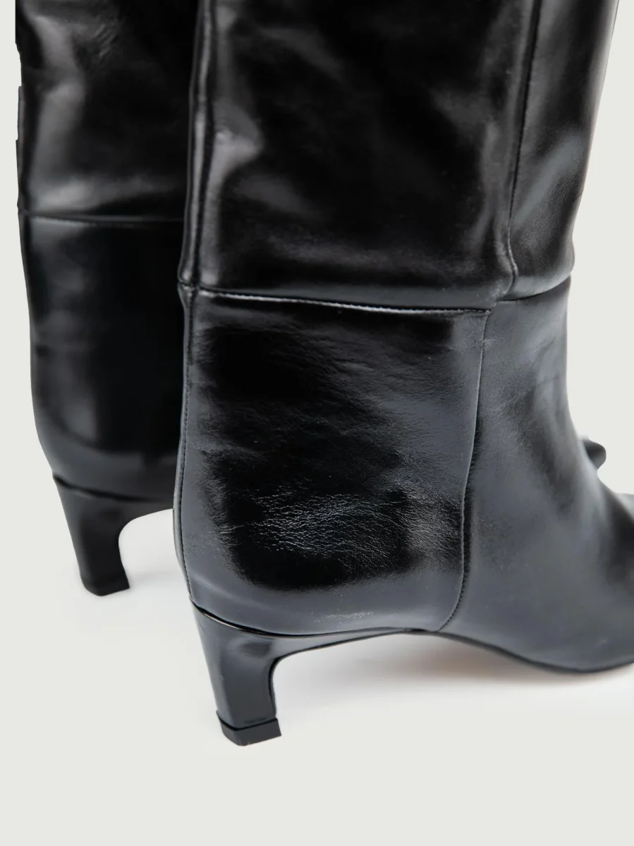 STIVALE A PUNTA IN PELLE NERA - immagine 6